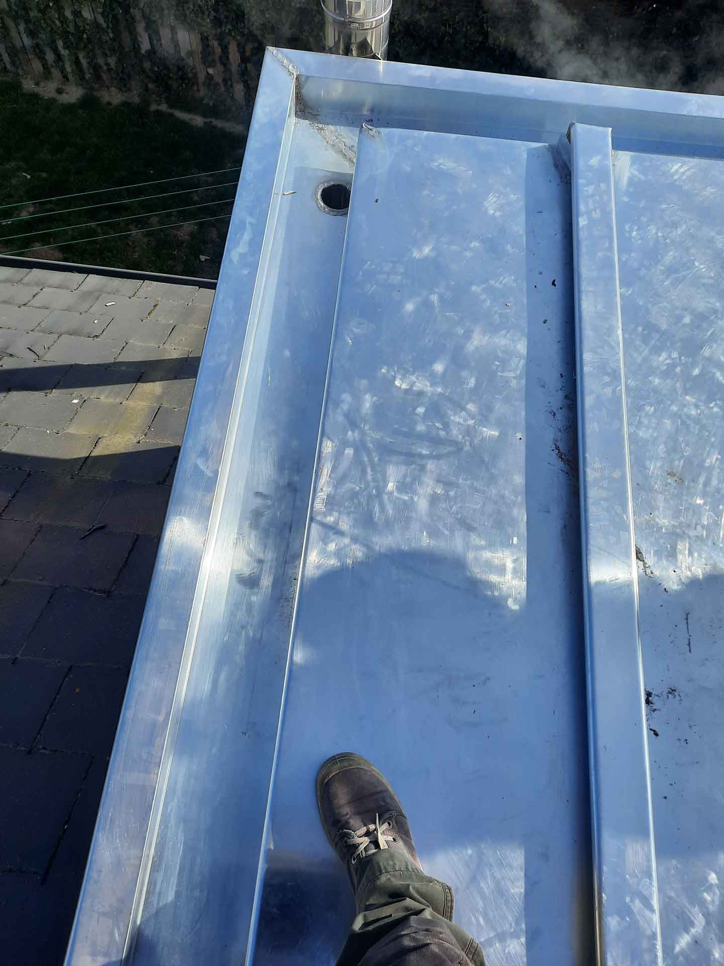 Travaux de zinguerie chéneau et descente d'eau pluviale